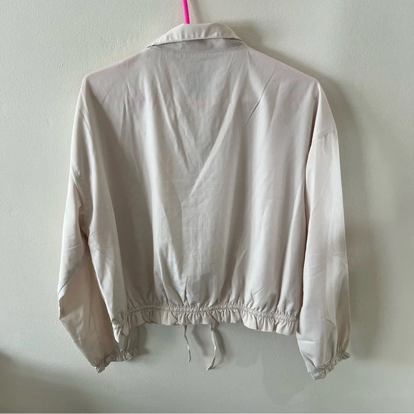 SOLD: Women’s Old Navy StretchTech Loose Cropped Jacket Cream sz S ruffled EUC - Picture 4 of 6